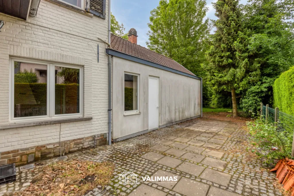 Aed - Charming Three-Storey House with Garden in Asse