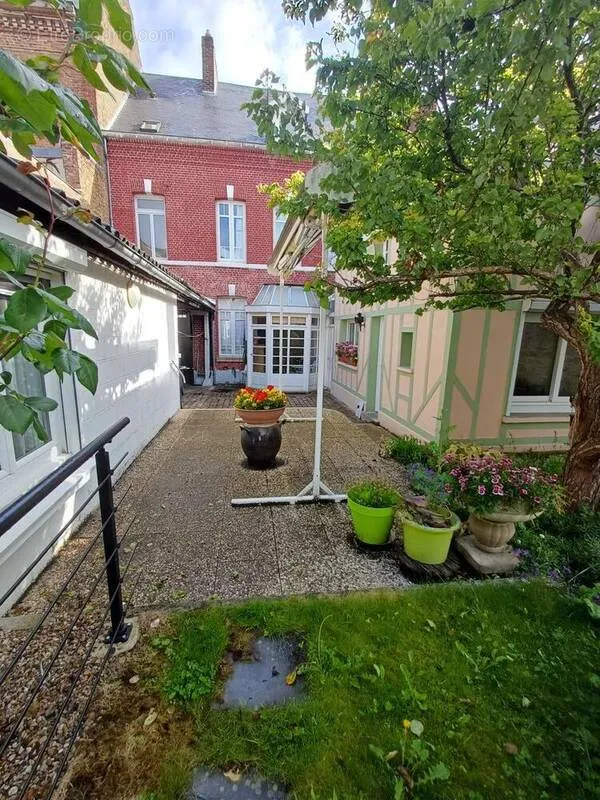 Maison 11 pièces à Amiens