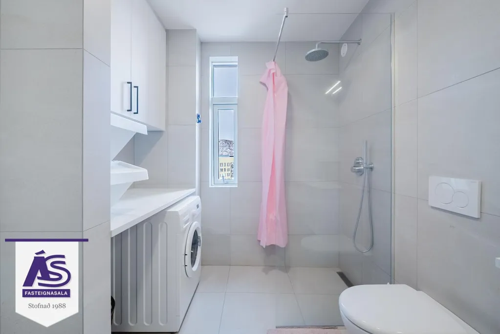 Bagni - Apartment with Sea View in Hafnarfjörður