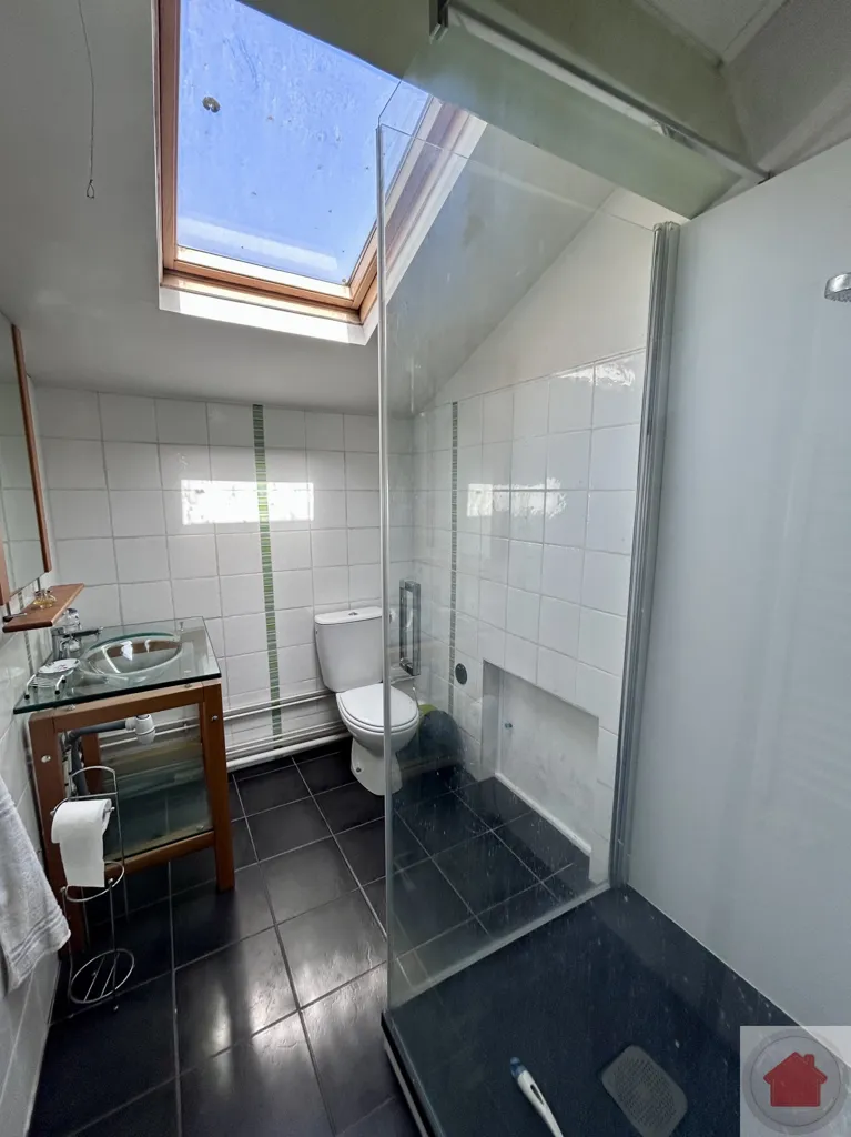 Salles de bain - Maison avec Jardin et Garage à Saint-Loubès