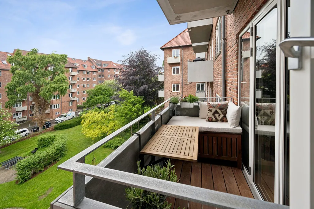 Balcon - Apartment with Brick Facade in Aarhus C