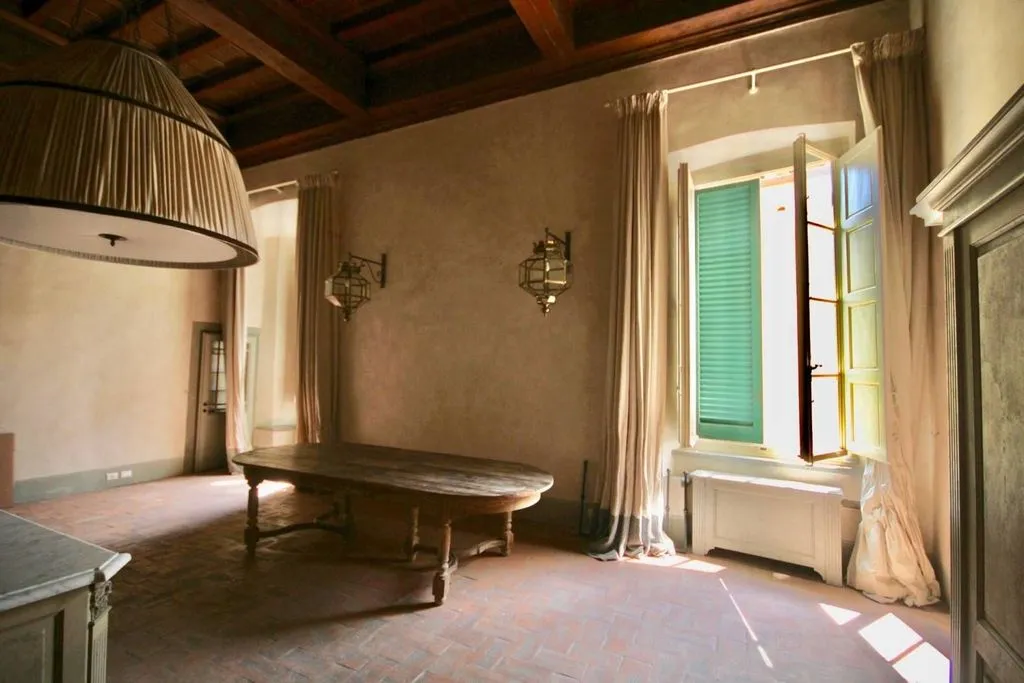 Sala da pranzo - Appartamento con giardino interno nel centro storico di Pistoia
