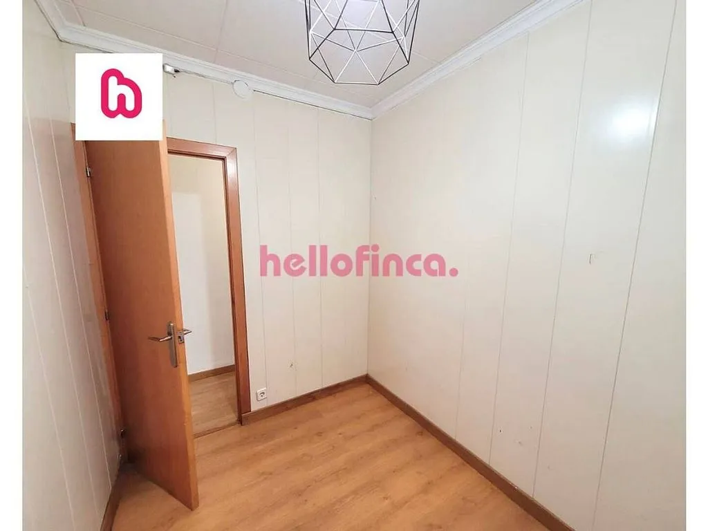 Esik - Ground Floor Flat with Terrace in Sant Jordi, Ripollet