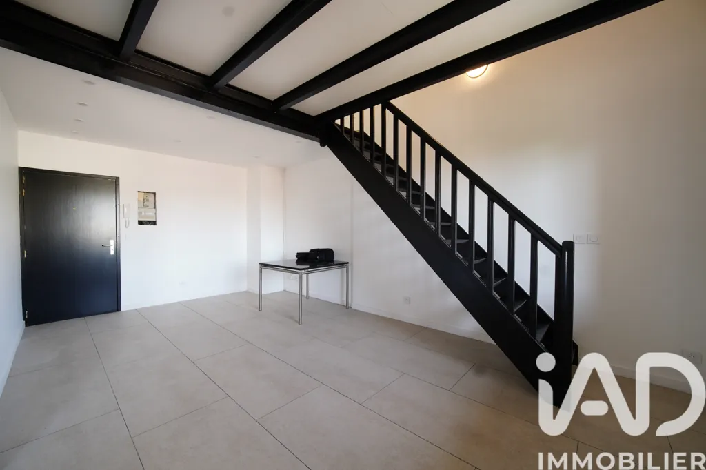 Toad - Renovated 2-Bed Flat with Mezzanine in Valence