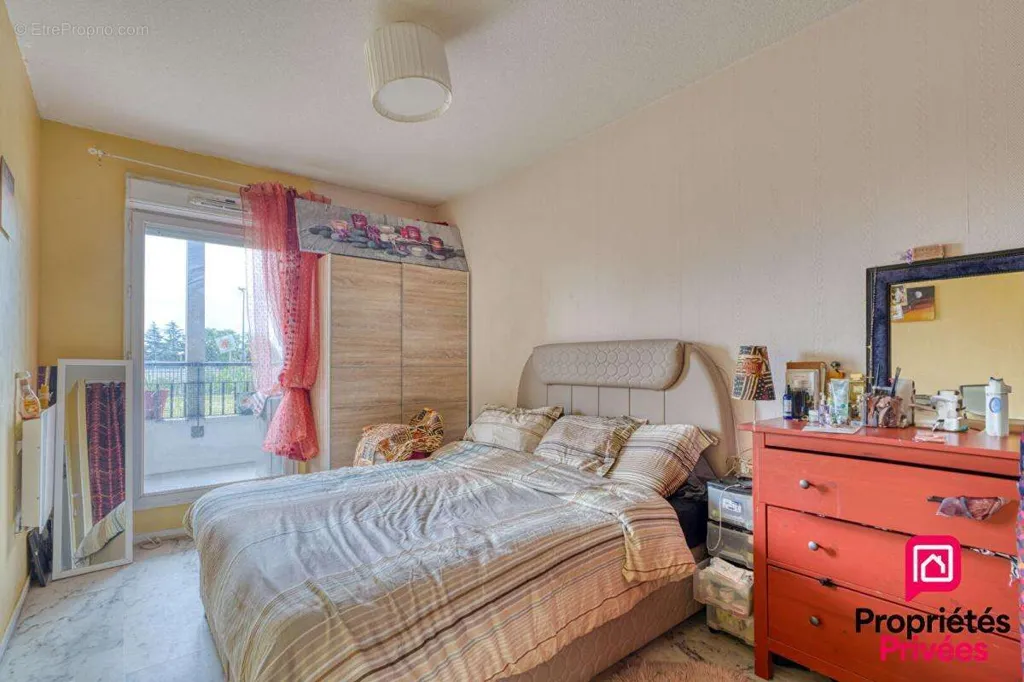 Magamistoad - Spacious T4 with Balcony in Quiet Residence