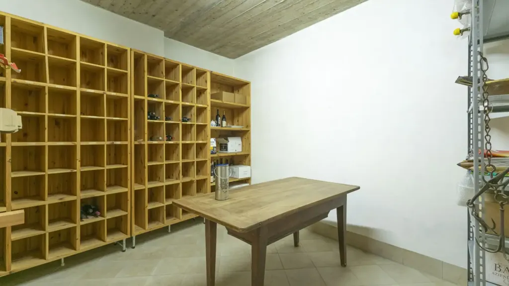 Bureau - Historic Villa with Panoramic Views in Grignasco