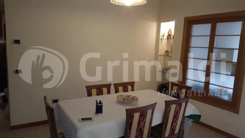 Söögituba - Fully Furnished Flat in Libertà, Benevento