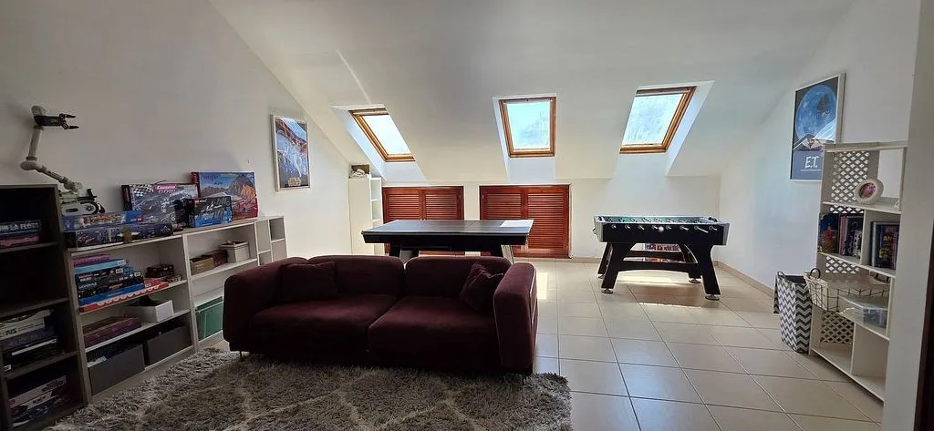 Toad - Semi-Detached House with Pool in Rocafort