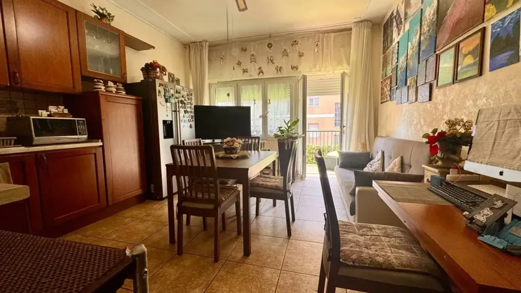 Salle à manger - Rearranged Apartment with Balcony in Ancona