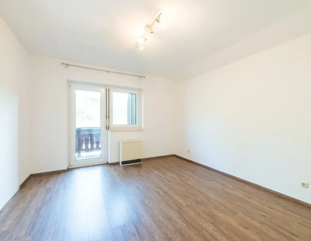 Stanze - Spacious 3-Bedroom Flat with South-West View