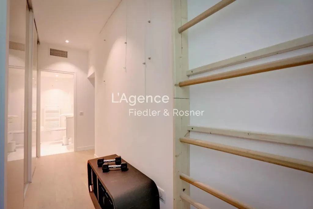 Chambres - Appartement Luxe avec Vue sur Place des Lices à Saint-Tropez