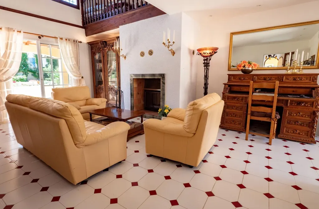 Séjour - Maison avec Vue Montagnes et Piscine à Bédarieux