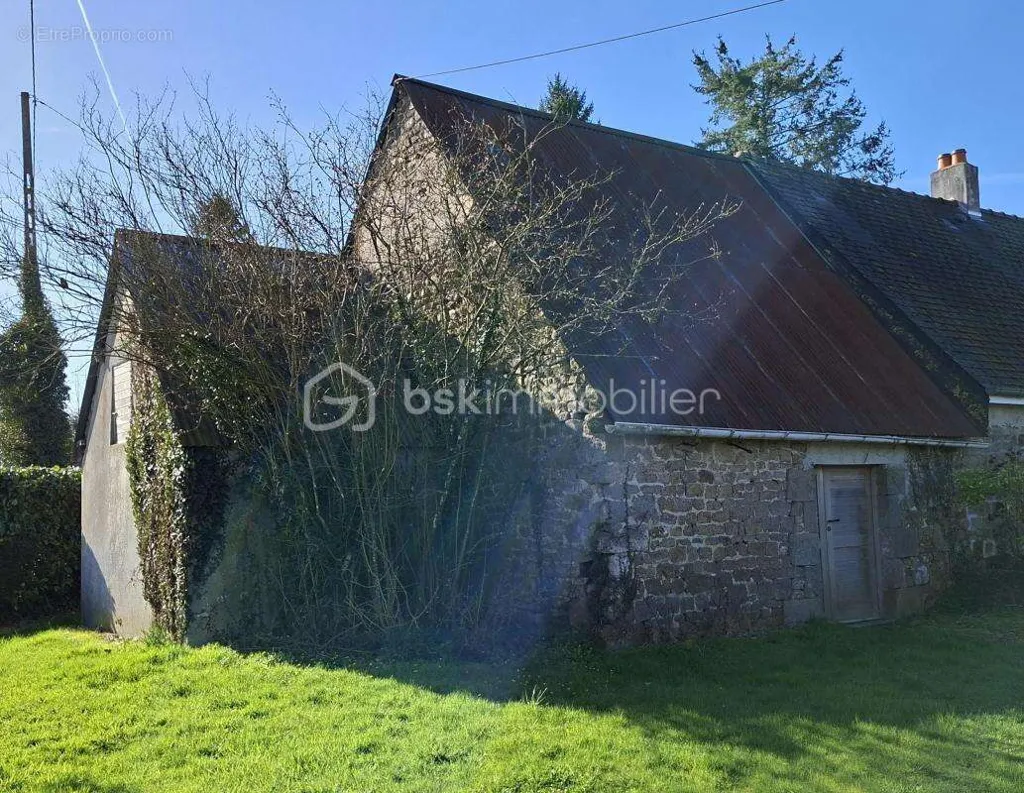 Extérieur - Longère en Pierre avec Garage entre Saint-Sever et Vire