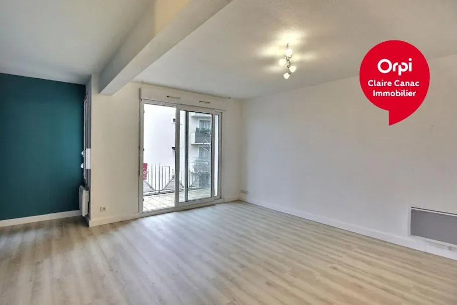 Pièces - Appartement Rénové avec Balcon à Castres
