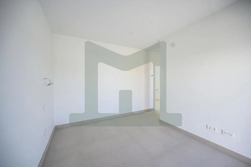 Esik - Modern Detached House with Pool in Griñón