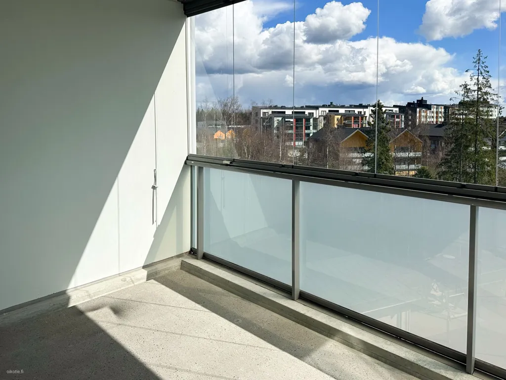 Balcon - Modern Flat with Glazed Balcony in Vuores