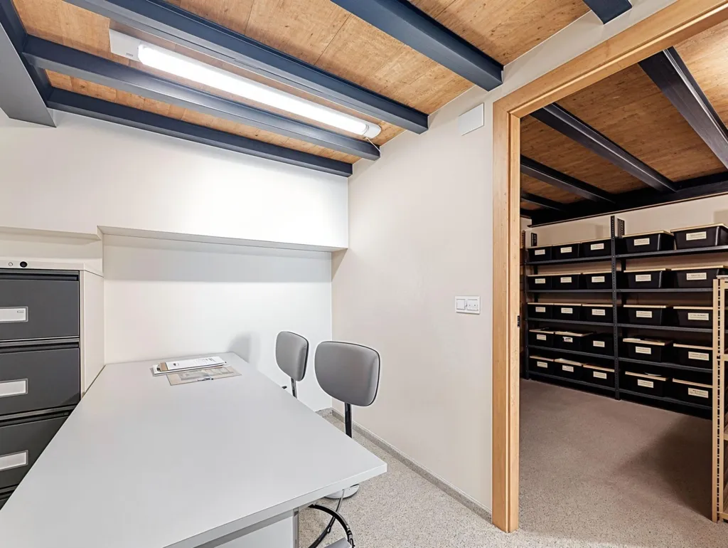 Kabinet - Commercial Space with High Ceilings in Burjassot