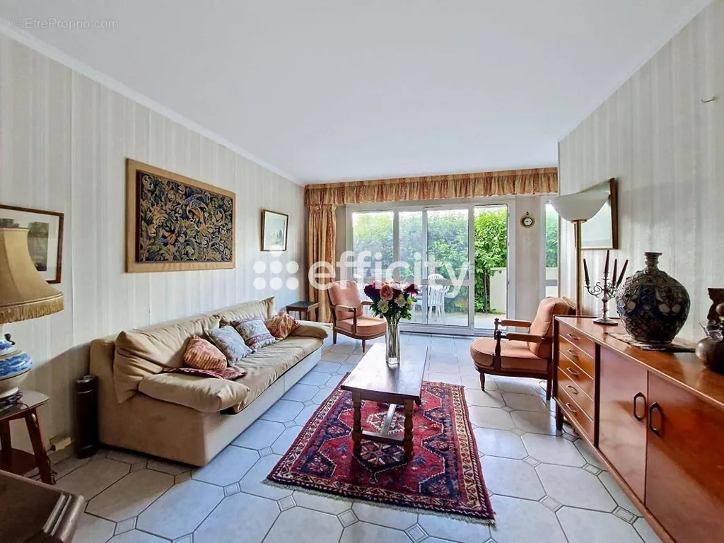 Elutuba - Apartment with Balcony and Terrace in Eaubonne