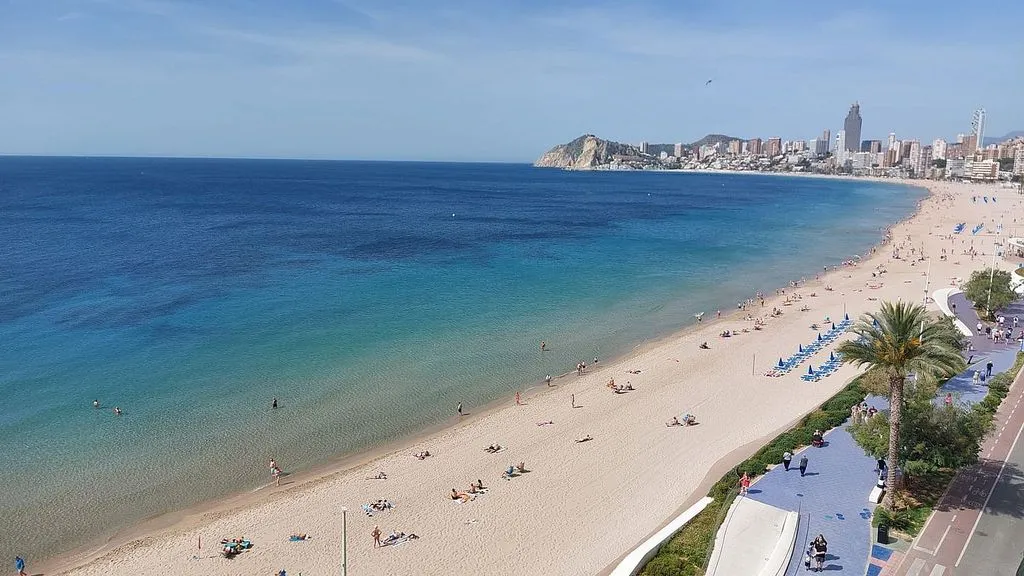 Seafront Apartment with Pool in Benidorm