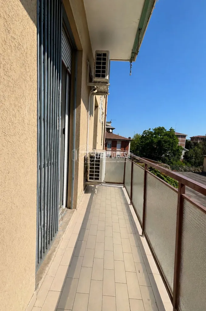 Balcon - Spacious Apartment with Balconies in Carpi