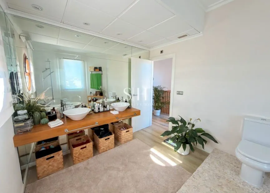 Bathrooms - Contemporary Villa with Private Pool in San Fulgencio