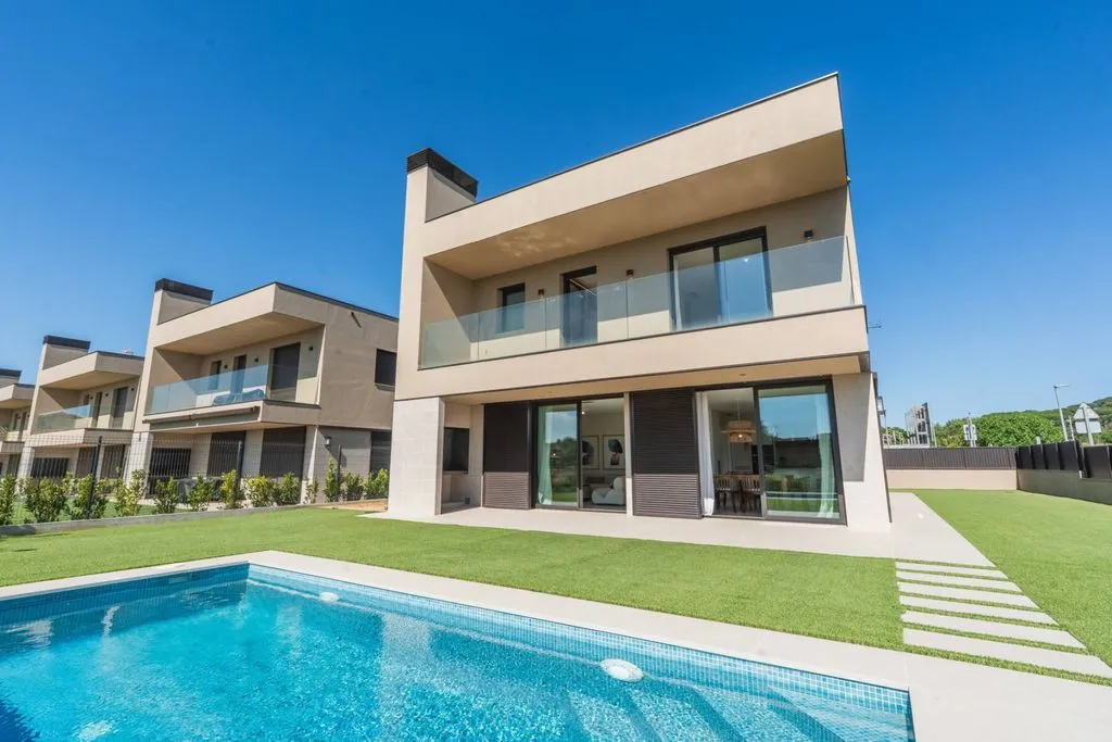 Pool - Avant-garde Detached House with Pool in Pals