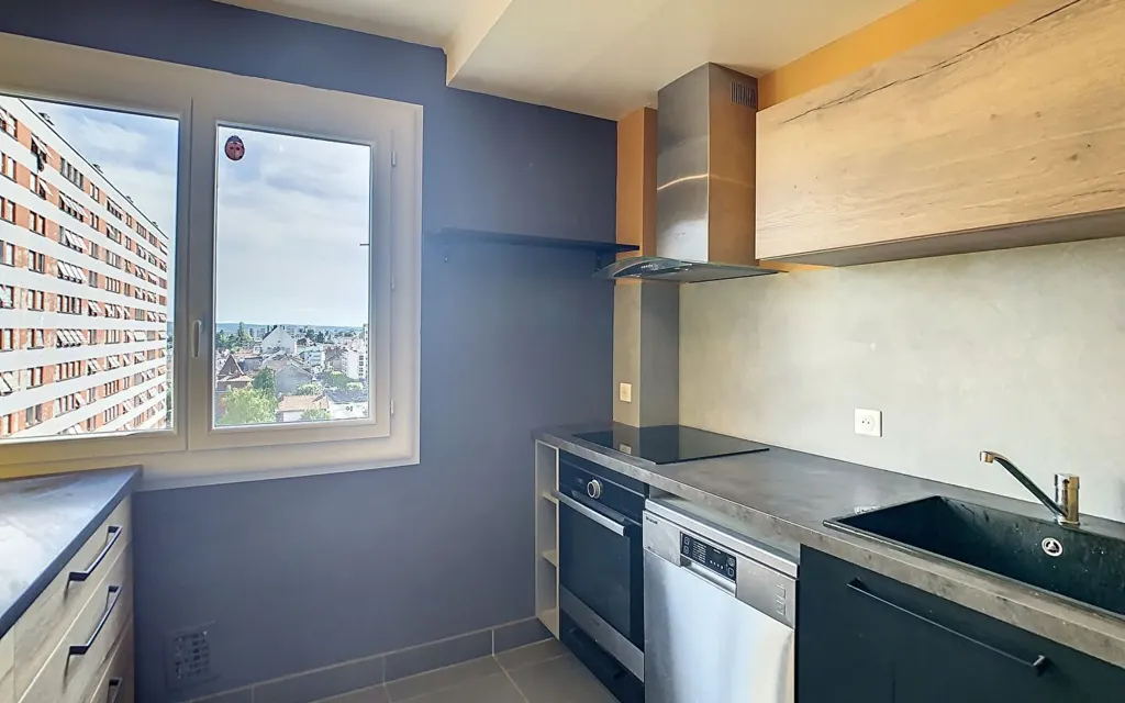 Cuisine - Appartement avec Vue sur Aurillac au 3ème Étage