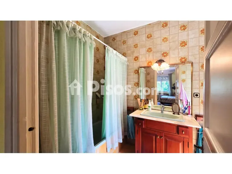 Bathrooms - Señorial House with Private Garden in Torrelavega