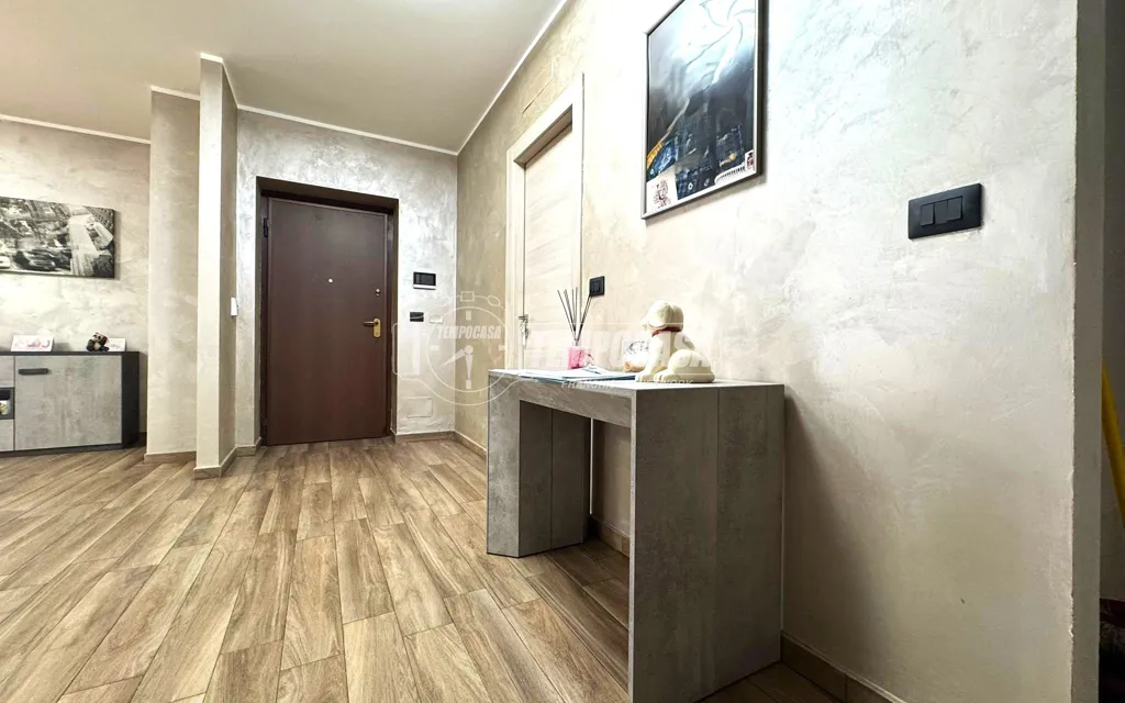 Esik - Modern Villa with Garden in Druento