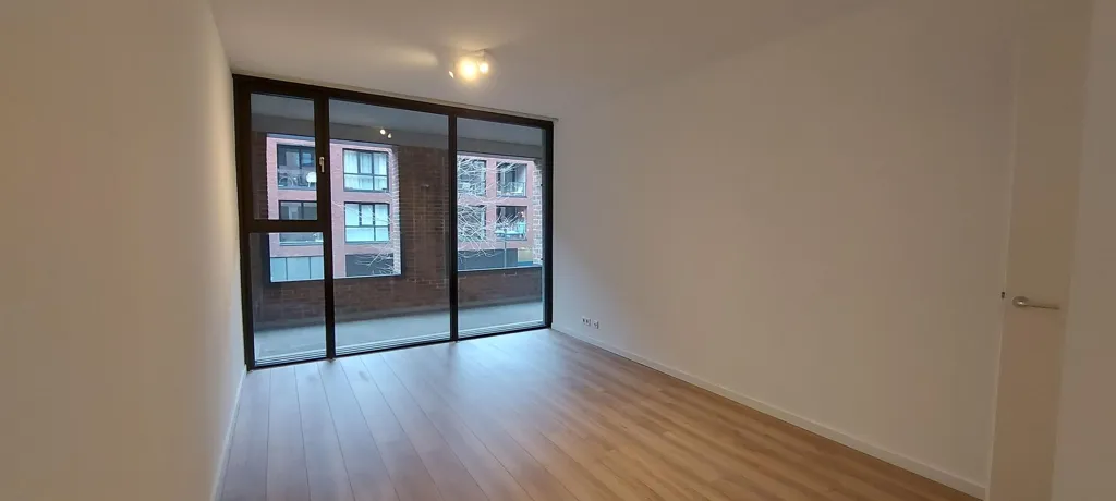 Pièces - Modern Apartment with Balcony near Breda Centraal