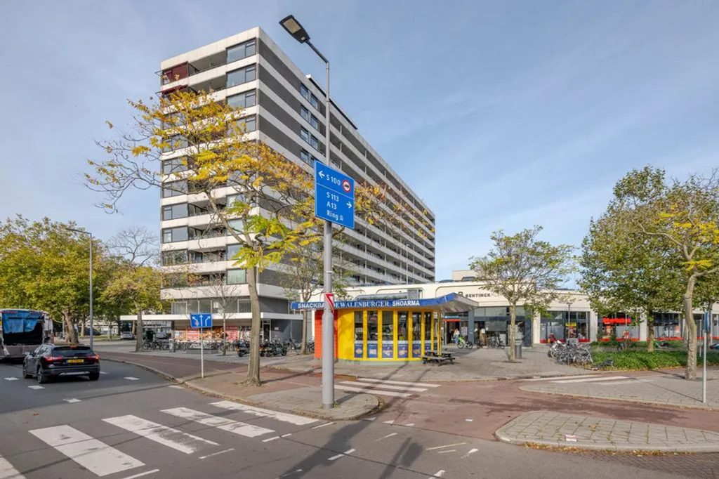 Exterior - 4-Bedroom Flat with Panoramic View in Rotterdam