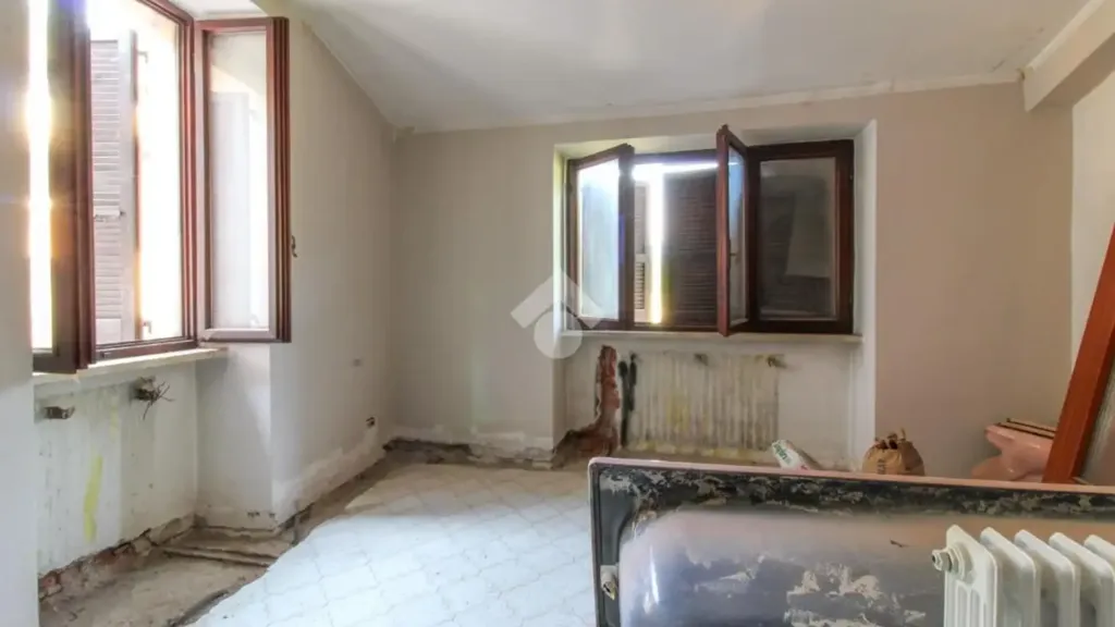 Toad - Triplex with Balcony in Vestone