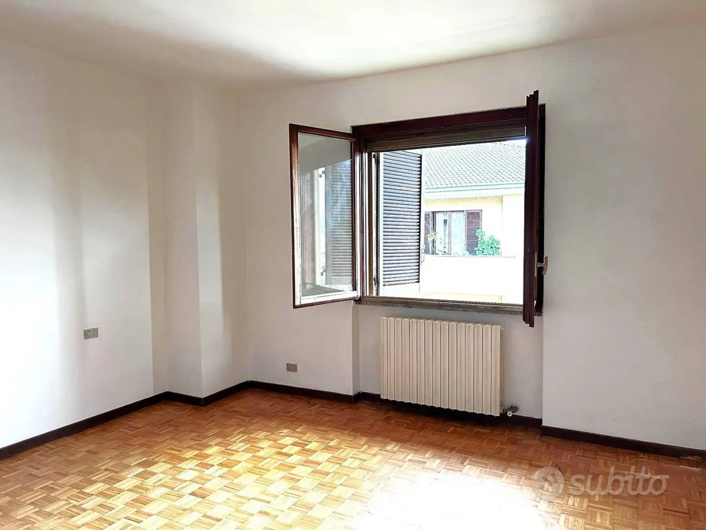 Pièces - Bright Flat with Balcony in Tromello Centre