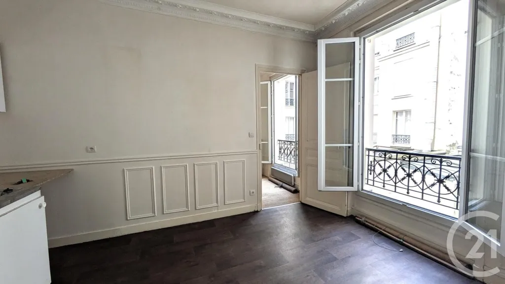Toad - 2-Piece Flat with High Ceilings in Paris 19e