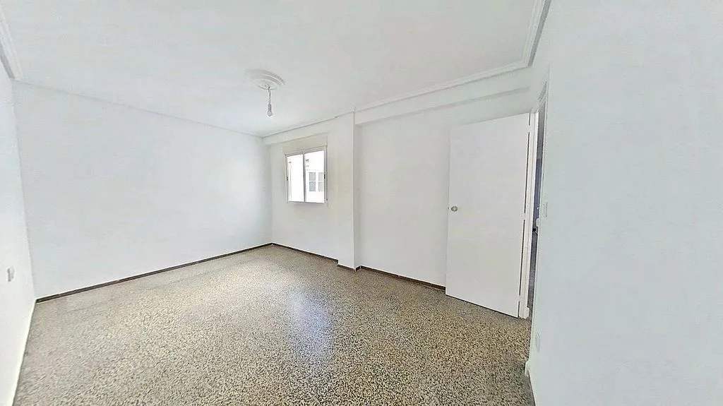 Pièces - 3-Bedroom Apartment with Sea Access in Valencia