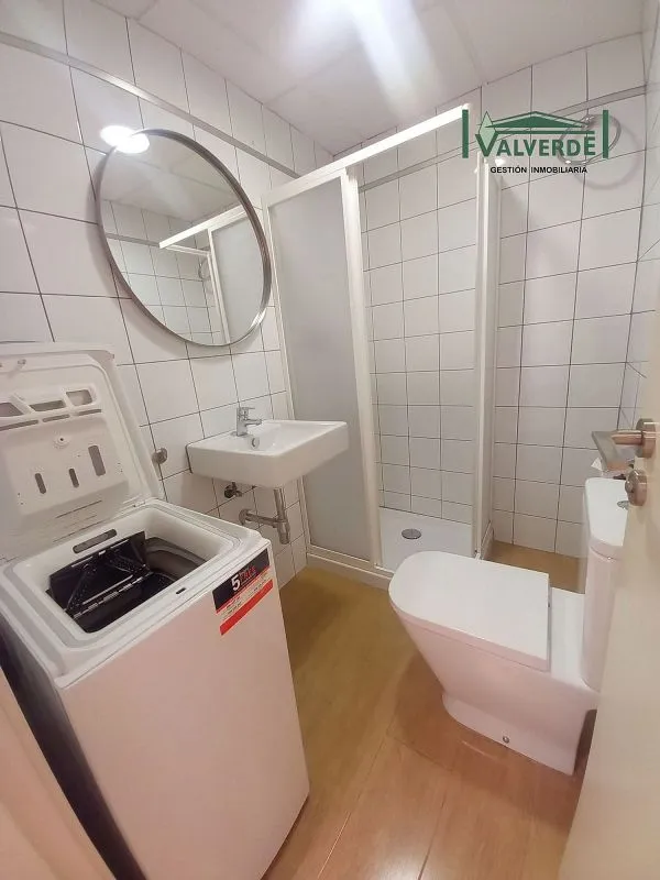 Bathrooms - Ample 1-Bedroom Apartment in Sagrario Centre