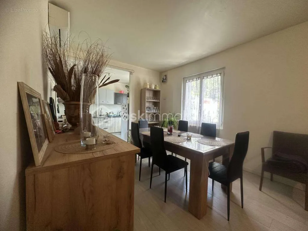 Sala da pranzo - Apartment Block with Parking in Saint Martin de Valgalgues