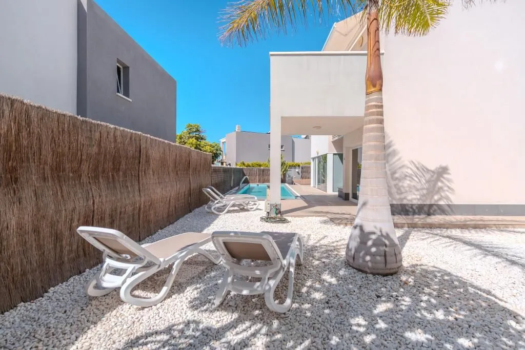 Bassein - Luxury Villa with Pool in Playa Paraiso