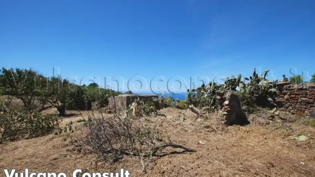 Jardin - Rustic Farmhouse with Sea View in Lipari