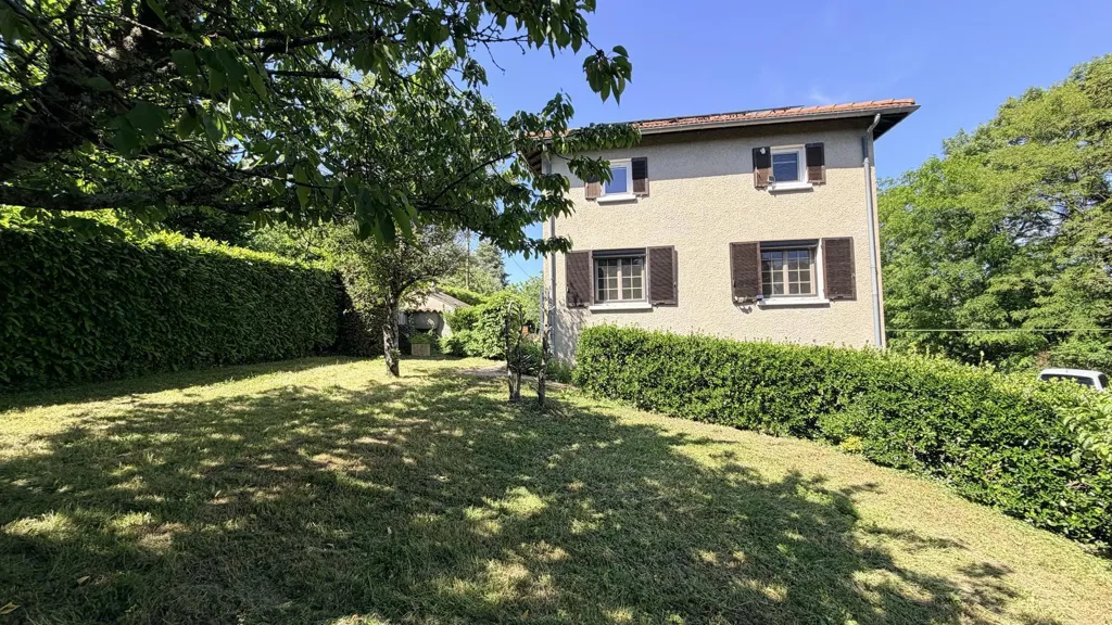 Jardin - Villa avec Panneaux Solaires à Dardilly