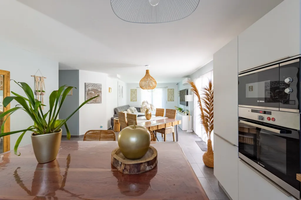 Cuisine - Villa Contemporaine avec Piscine à Restinclières