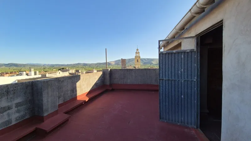 Terrass - Three-Storey Townhouse with Balconies in Antella