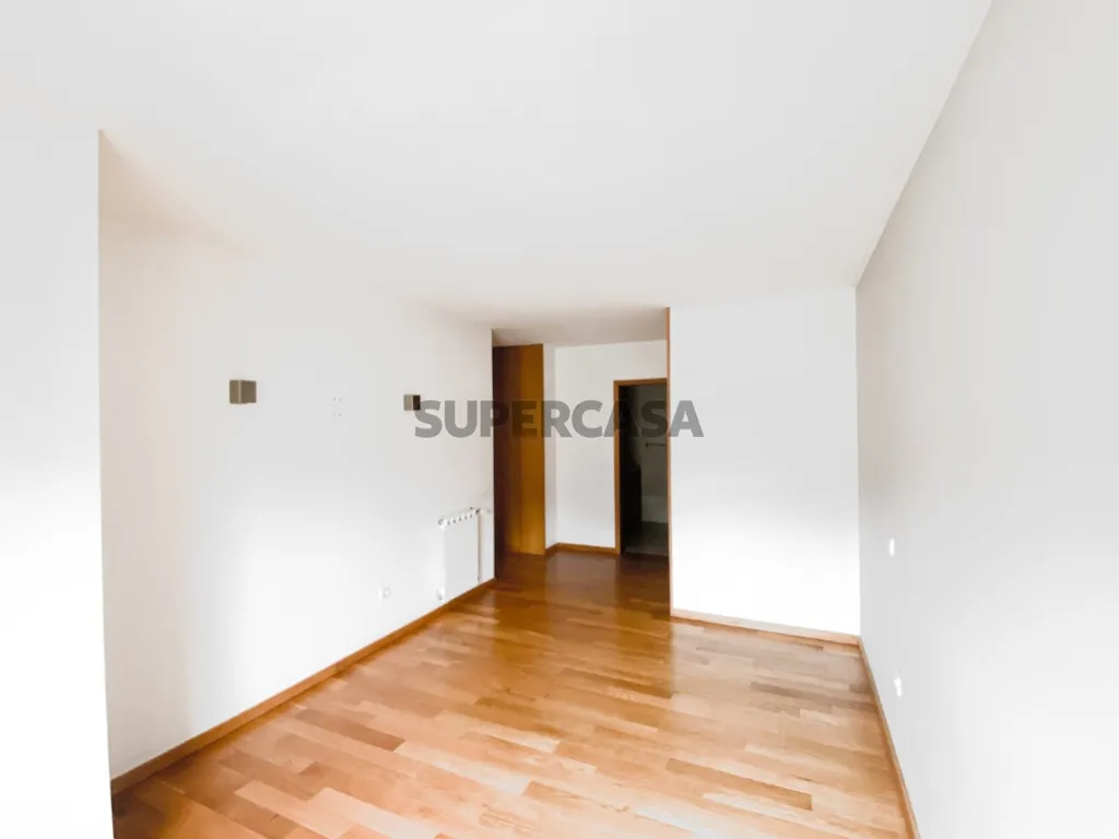 Esik - Duplex T4+1 with Sea Views in Matosinhos