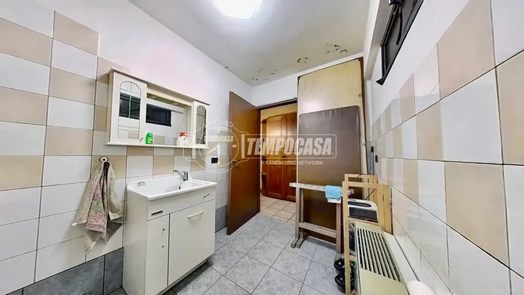 Salles de bain - Villa with Private Garden in Robassomero