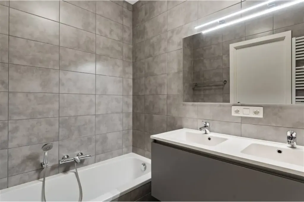 Salles de bain - Appartement Neuf avec Jardin à Lier