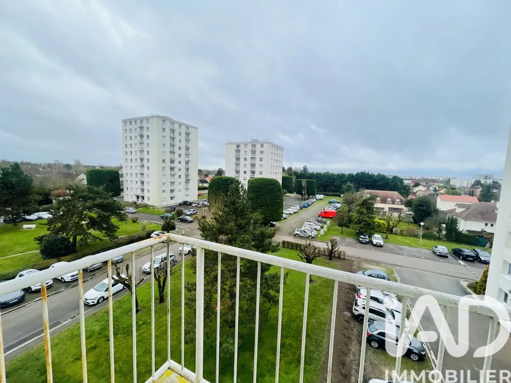 Rõdu - Spacious 3-Bedroom Apartment with Balcony in Troyes