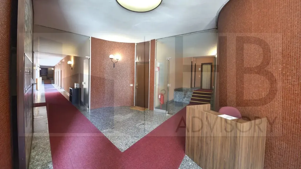 Entrée - Spacious Trilocale with Balcony in Milan