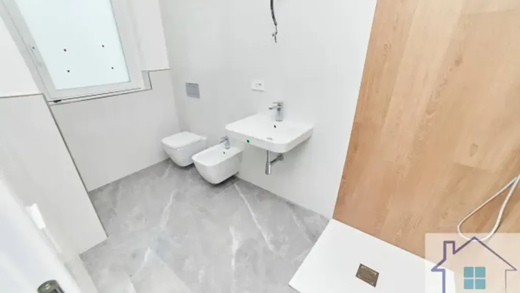 Bathrooms - Luxury Villa with Solar Panels in Frascati
