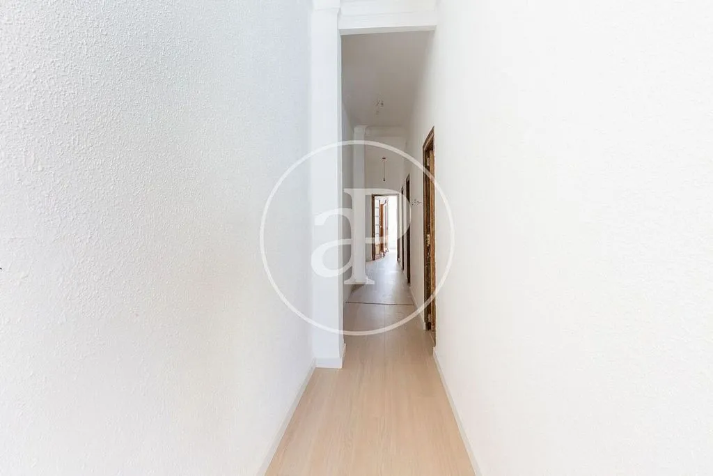 Ingresso - Renovated Apartment with High Ceilings in Arrancapins