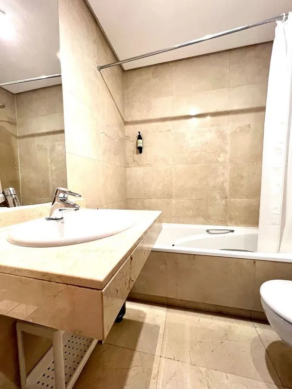 Salles de bain - Furnished Flat with Balcony in Gran Vía